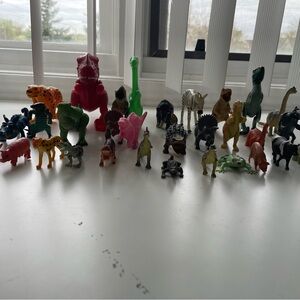 Dinosaur Mini Figure Lot of 21  Various Dinosaurs Creatures and Animals